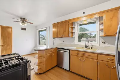 4432 W Howard Ave, Milwaukee, WI 53220 - Photo 5