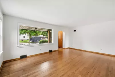 4432 W Howard Ave, Milwaukee, WI 53220 - Photo 9