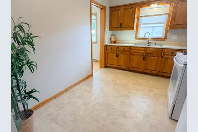 3205 S 70th St, Milwaukee, WI 53219 - Photo 11
