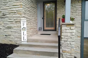 2116 Harris Highland Dr, Waukesha, WI 53188 - Photo 3