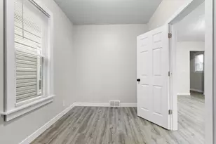 1535 S 31st St, Milwaukee, WI 53215 - Photo 9