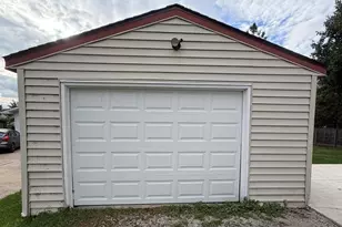 210 N Monroe St, Watertown, WI 53094 - Photo 37