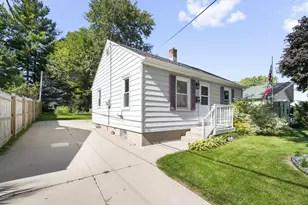 517 Cedar St, Hartford, WI 53027 - Photo 11