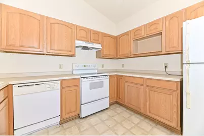 2211 N University Dr #Unit 4, Waukesha, WI 53188 - Photo 11