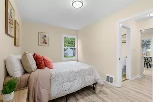 2736 S 52nd Pl, Milwaukee, WI 53219 - Photo 13
