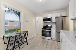 2736 S 52nd Pl, Milwaukee, WI 53219 - Photo 9