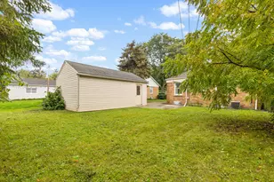 2736 S 52nd Pl, Milwaukee, WI 53219 - Photo 23