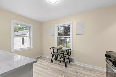 2736 S 52nd Pl, Milwaukee, WI 53219 - Photo 7