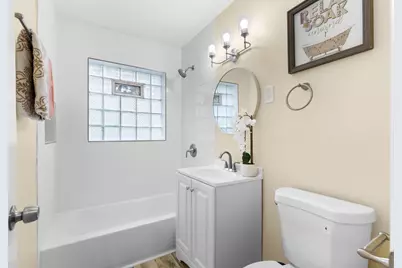 2736 S 52nd Pl, Milwaukee, WI 53219 - Photo 11