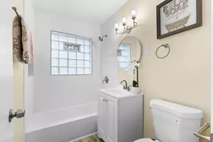 2736 S 52nd Pl, Milwaukee, WI 53219 - Photo 11