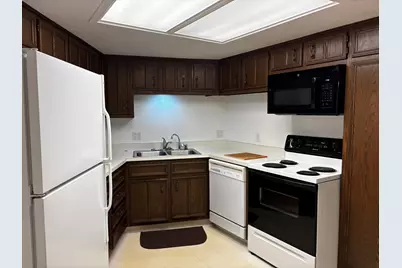 333 N Lake Rd #201, Oconomowoc, WI 53066 - Photo 11