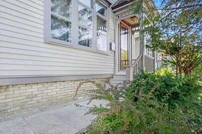 1021 E Pearson St, Milwaukee, WI 53202 - Photo 3