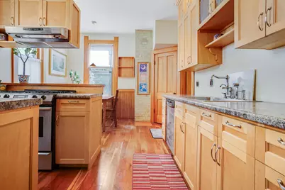 1021 E Pearson St, Milwaukee, WI 53202 - Photo 9
