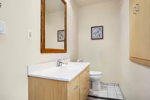 1021 E Pearson St, Milwaukee, WI 53202 - Photo 15