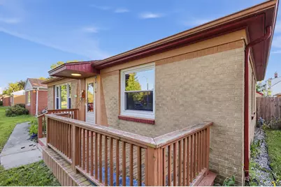 5425 W Lincoln Creek Dr, Milwaukee, WI 53218 - Photo 3