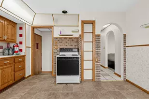 5425 W Lincoln Creek Dr, Milwaukee, WI 53218 - Photo 9
