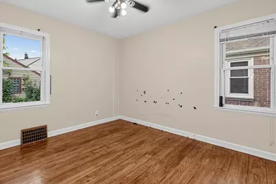 5425 W Lincoln Creek Dr, Milwaukee, WI 53218 - Photo 11