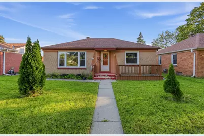 5425 W Lincoln Creek Dr, Milwaukee, WI 53218 - Photo 1