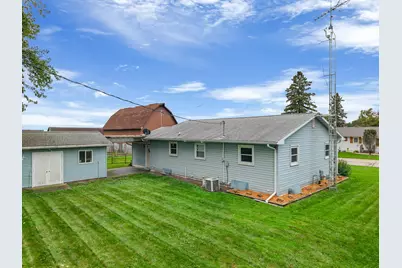 823  East St, Caledonia, MN 55921 - Photo 15