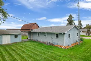 823 East St, Caledonia, MN 55921 - Photo 15