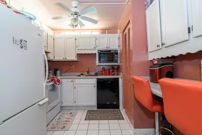 2130 W Good Hope Rd #12, Glendale, WI 53209 - Photo 11