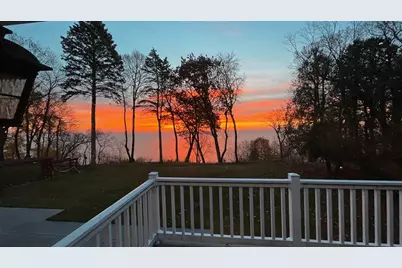 6942 N Barnett Ln, Fox Point, WI 53217 - Photo 23