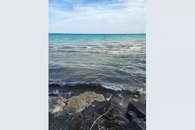 6942 N Barnett Ln, Fox Point, WI 53217 - Photo 15