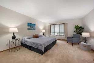 10104 N Gettysburg Ct, Mequon, WI 53092 - Photo 9