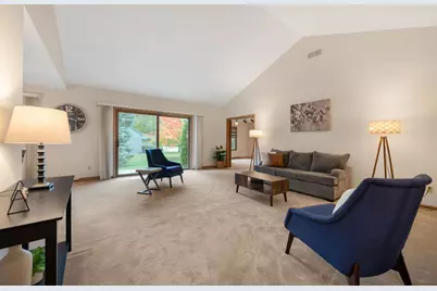 10104 N Gettysburg Ct, Mequon, WI 53092 - Photo 3