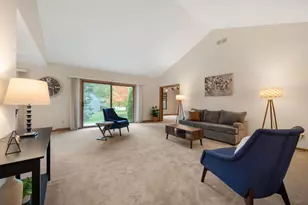 10104 N Gettysburg Ct, Mequon, WI 53092 - Photo 3