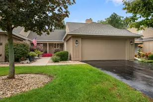 10104 N Gettysburg Ct, Mequon, WI 53092 - Photo 1