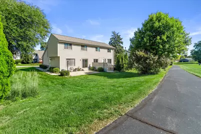 7335 S Delaine Dr, Oak Creek, WI 53154 - Photo 13