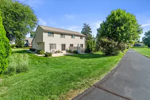 7335 S Delaine Dr, Oak Creek, WI 53154 - Photo 13
