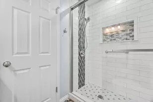 7335 S Delaine Dr, Oak Creek, WI 53154 - Photo 11