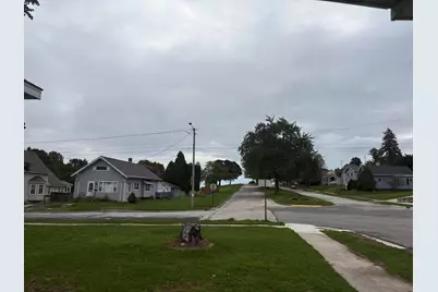 904  Dewey St, Manitowoc, WI 54220 - Photo 7