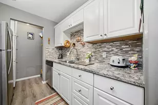10340 W Whitnall Edge Dr, Franklin, WI 53132 - Photo 9
