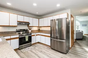 W235N7102 Prairie Ln, Sussex, WI 53089 - Photo 11