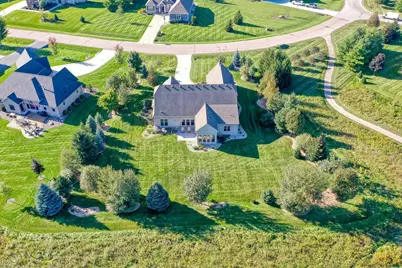 W298N3396 S Imperial Dr, Delafield, WI 53072 - Photo 5