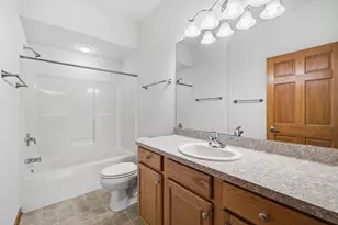 W206N16187 Stonebrook Dr, Jackson, WI 53037 - Photo 11