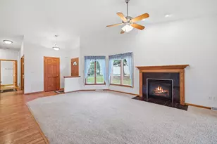 W206N16187 Stonebrook Dr, Jackson, WI 53037 - Photo 7