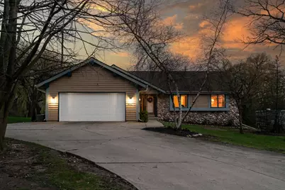 9541 W Ruby Ave, Wauwatosa, WI 53225 - Photo 3