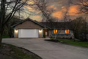 9541 W Ruby Ave, Wauwatosa, WI 53225 - Photo 3