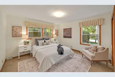 11029 W Courtland Ave, Wauwatosa, WI 53225 - Photo 15