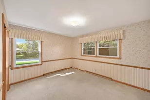 11029 W Courtland Ave, Wauwatosa, WI 53225 - Photo 17