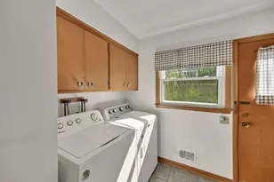 11029 W Courtland Ave, Wauwatosa, WI 53225 - Photo 19