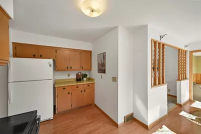 11029 W Courtland Ave, Wauwatosa, WI 53225 - Photo 13