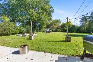 452 Riverview Dr, Grafton, WI 53024 - Photo 5