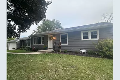 452  Riverview Dr, Grafton, WI 53024 - Photo 5