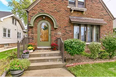 2715  Lasalle St, Racine, WI 53402 - Photo 3