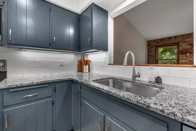 5589  Kengary Ct, Hartford, WI 53086 - Photo 7